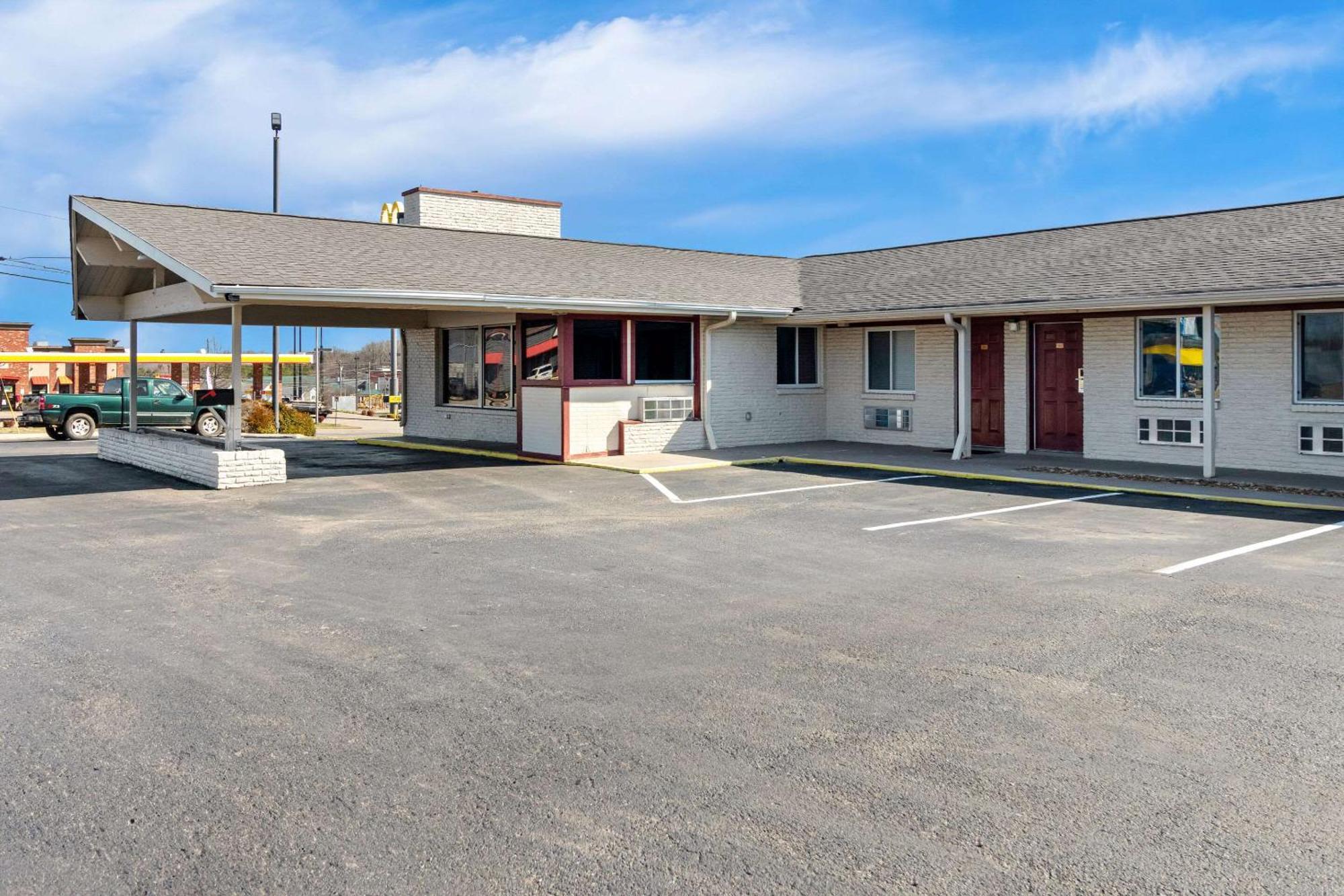 Rodeway Inn Dickson Exterior photo